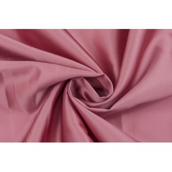 Атлас теплого розового оттенка - тонкий и гладкий