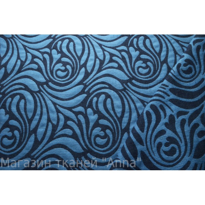 Плотная ткань с рисунком в синих тонах, хорошо держит форму.