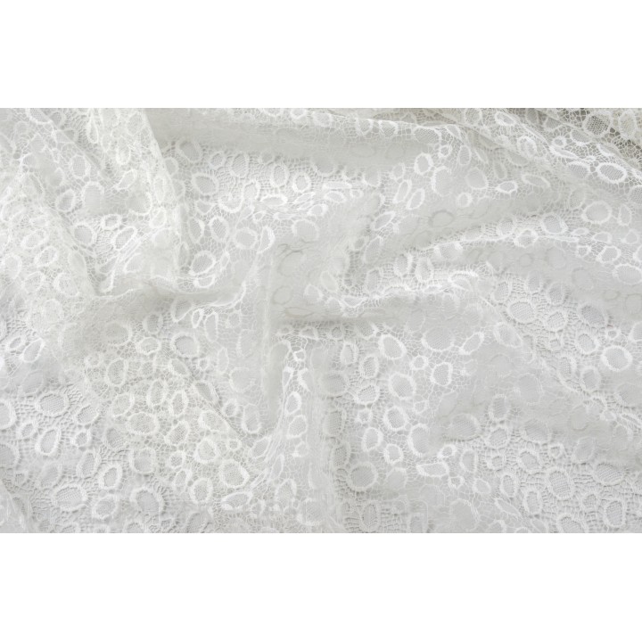 Гипюр - вышивка на сетке, кружевное полотно