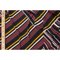 Яркие полосы на черном штапеле