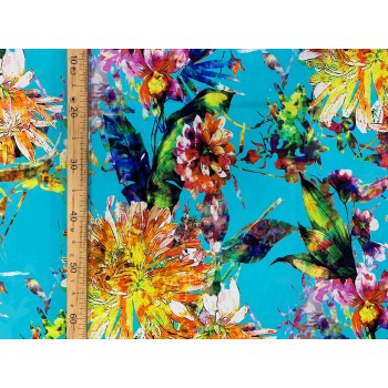 Натуральный шелк с крупными цветами на ярком бирюзовом фоне