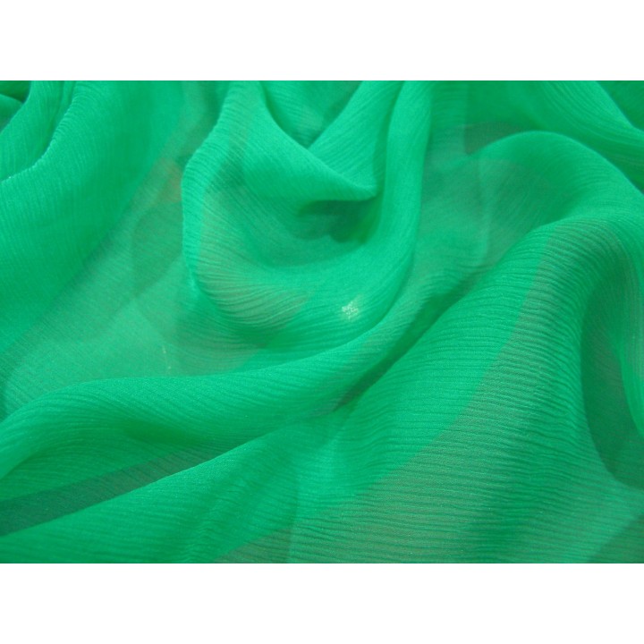Шелковый шифон жатой текстуры зеленого оттенка