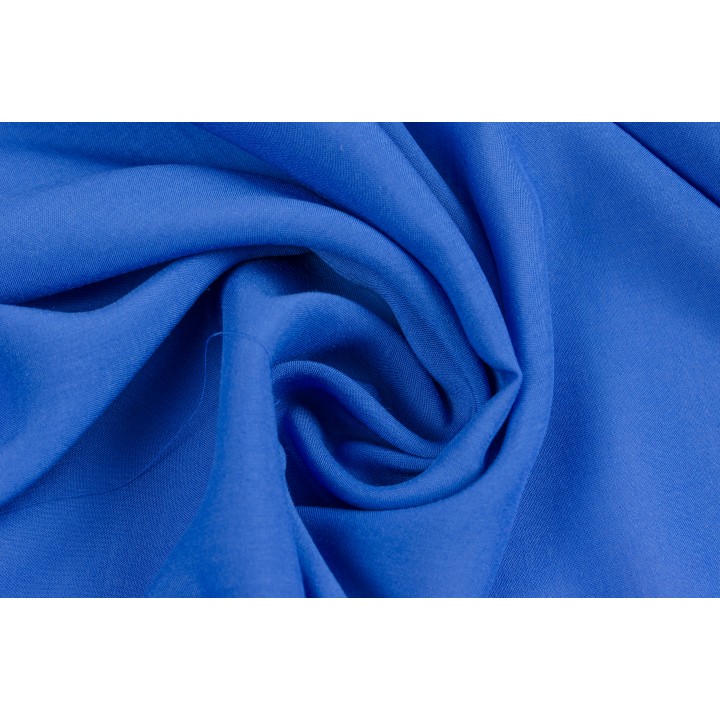 Тонкий нежно-голубой штапель для легкого платья