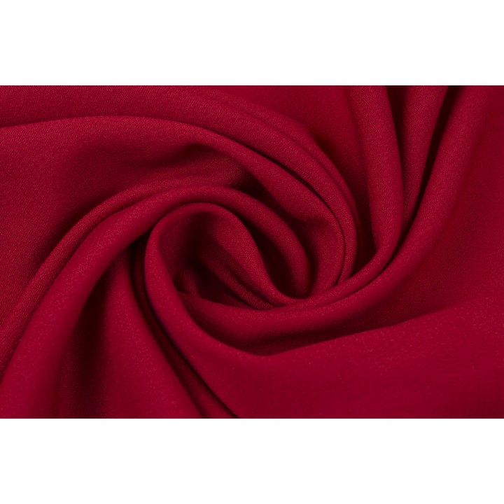 Красный штапель для одежды - плотный и струящийся