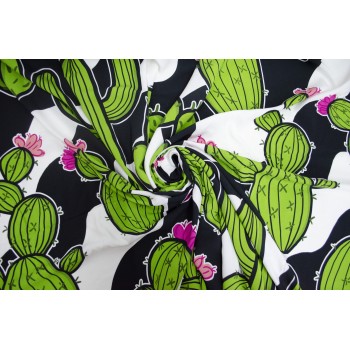 Яркий штапель для платья - зеленый кактус на черно-белом фоне